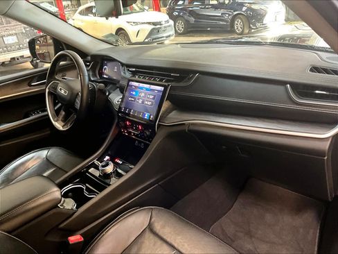 Used 2022 Jeep Grand Cherokee L Limited w/ Luxury Tech Group II image 14