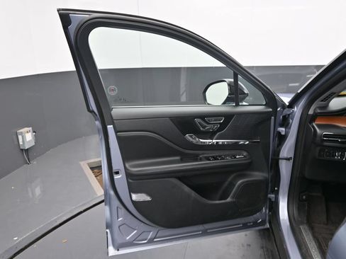 Used 2022 Lincoln Corsair Reserve w/ Equipment Group 201A AWD/4WD image 16