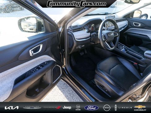 Used 2022 Jeep Compass Latitude image 11