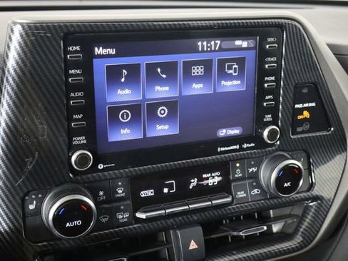 Used 2022 Toyota Highlander XLE FWD image 34