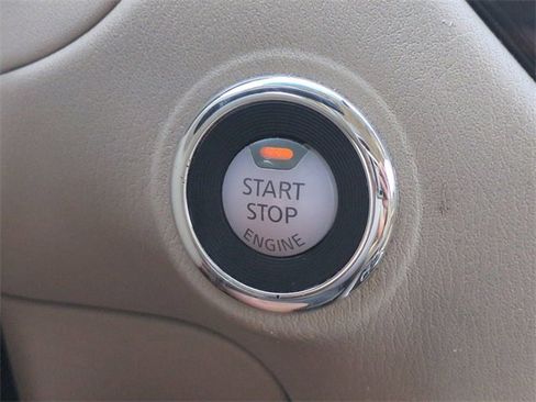 Used 2015 Nissan Pathfinder Platinum image 28