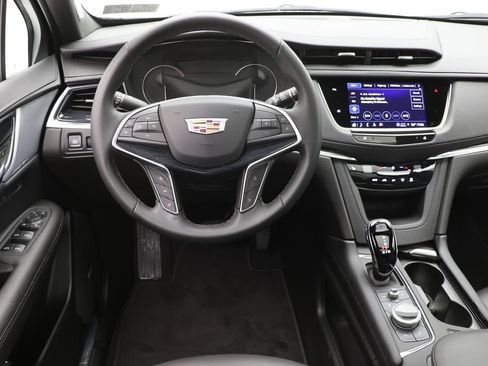 Used 2025 Cadillac XT5 Premium Luxury image 13
