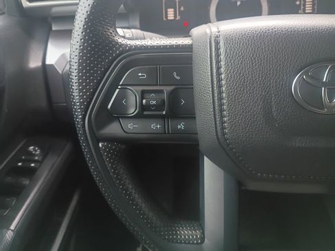 Used 2025 Toyota Tacoma SR5 AWD/4WD image 11