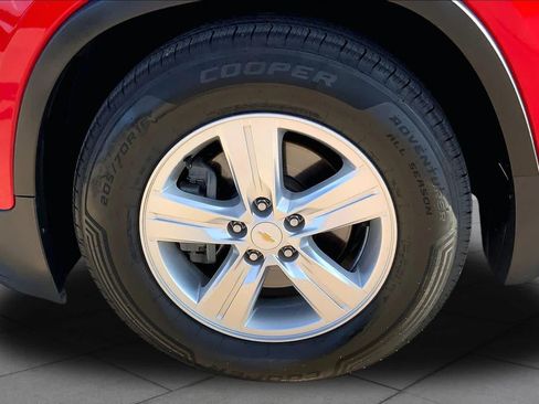 Used 2016 Chevrolet Trax LT w/ LT Sun and Sound Package FWD image 10