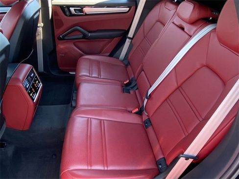 Used 2023 Porsche Cayenne S Platinum w/ Premium Package Plus image 18