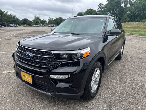 Used 2023 Ford Explorer XLT w/ Equipment Group 202A AWD/4WD image 4