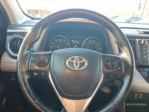 Used 2018 Toyota RAV4 XLE image 19