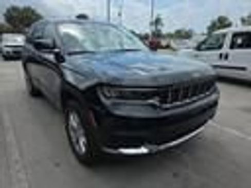 Used 2023 Jeep Grand Cherokee L Limited RWD image 2