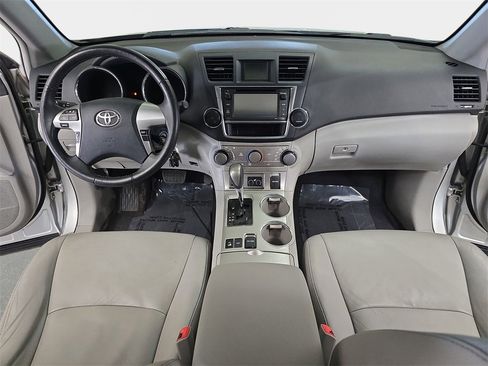 Used 2013 Toyota Highlander SE image 10