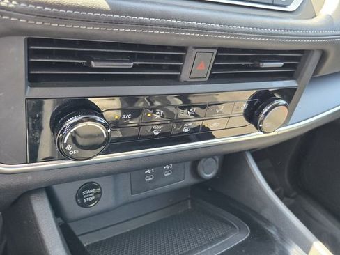 Used 2024 Nissan Rogue S image 19