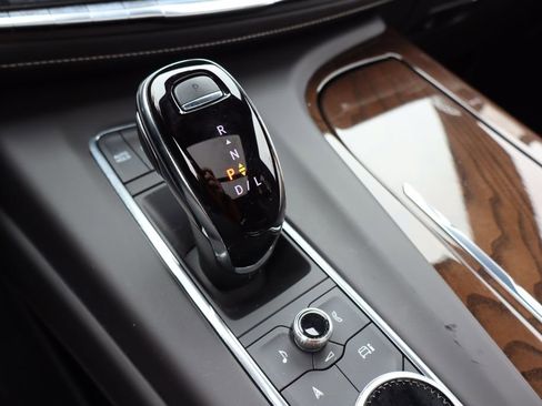 Used 2024 Cadillac Escalade Sport Platinum w/ LPO, ONYX Package image 10