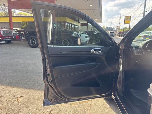 Used 2021 Jeep Grand Cherokee Laredo image 8