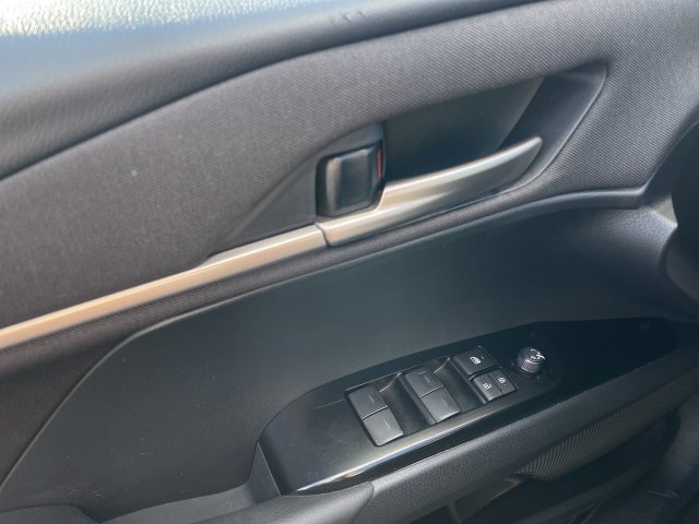 Used 2025 Toyota Camry LE AWD/4WD image 15