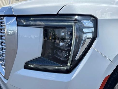 Used 2023 GMC Yukon XL Denali w/ Advanced Technology Package AWD/4WD image 9