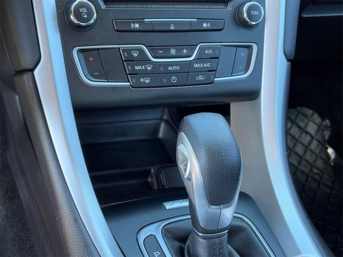 Used 2016 Ford Fusion SE image 25