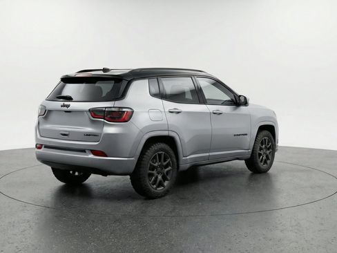 Used 2025 Jeep Compass Trailhawk AWD/4WD image 9