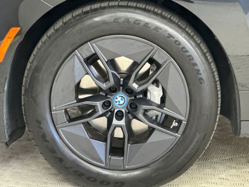 Used 2023 BMW iX xDrive50 w/ Premium Package image 11
