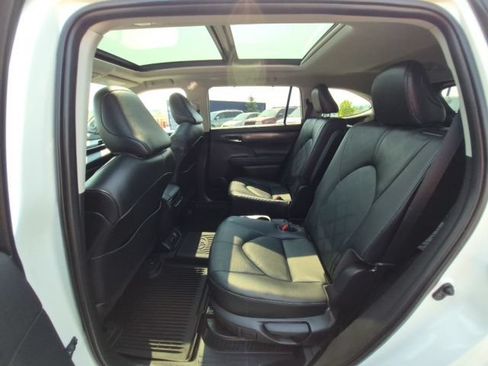 Used 2020 Toyota Highlander Platinum AWD/4WD image 12
