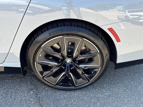 Used 2026 BMW i7 xDrive60 w/ M Sport Package RWD image 14