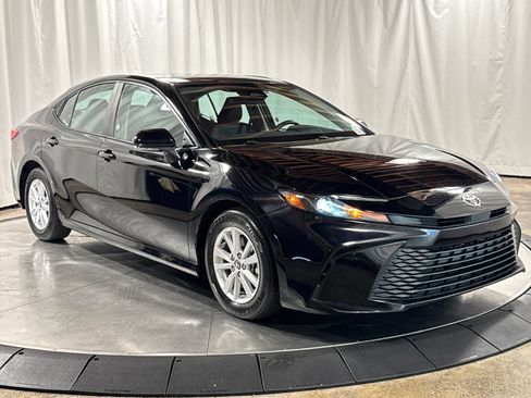 Used 2025 Toyota Camry LE FWD image 7