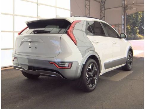 Used 2023 Kia Niro Wave FWD image 2