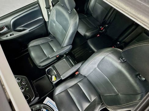 Used 2020 Toyota Sienna SE w/ SE Preferred Package image 26