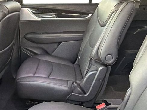 Used 2025 Cadillac XT6 Premium Luxury image 19