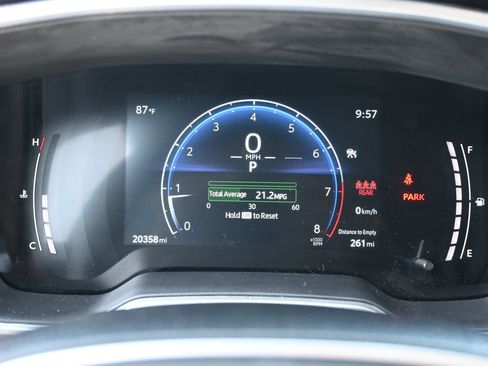 Used 2023 Toyota Corolla Cross XLE w/ Convenience Package FWD image 11