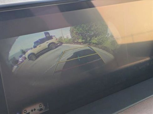 Used 2020 Lexus LX 570 4WD w/ Luxury Package image 13