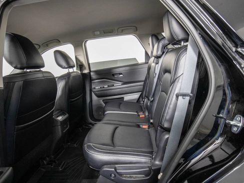 Used 2022 Nissan Pathfinder SV FWD image 14