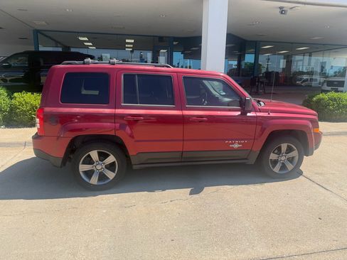 Used 2014 Jeep Patriot Latitude w/ Freedom Edition Package FWD image 5