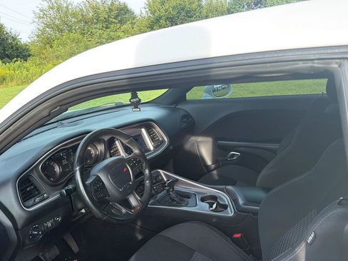 Used 2019 Dodge Challenger R/T w/ Driver Convenience Group RWD image 5