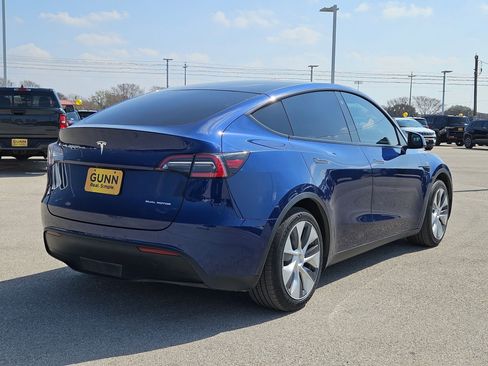 Used 2021 Tesla Model Y Long Range image 3