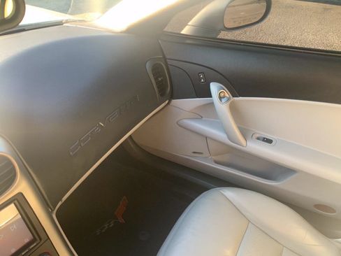 Used 2005 Chevrolet Corvette Convertible w/ Preferred Equipment Group RWD image 13