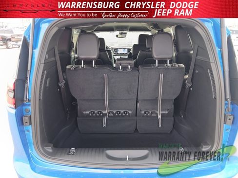 New 2026 Chrysler Pacifica Select FWD image 32