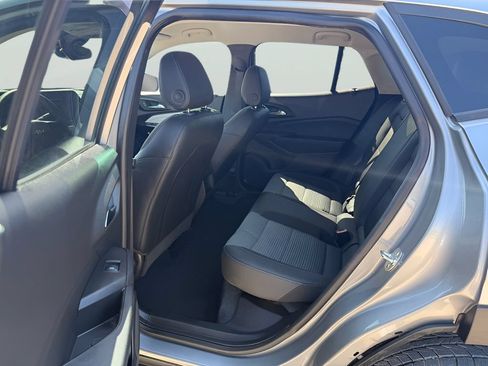 Used 2025 Chevrolet Trax LT FWD image 13