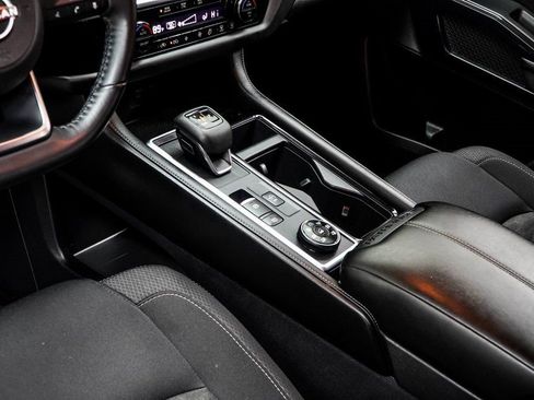 Used 2025 Nissan Pathfinder SV image 16