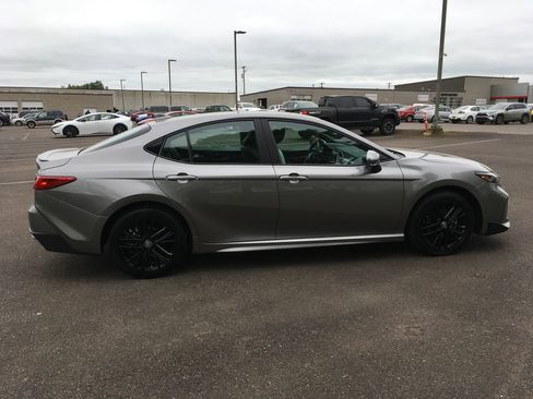 Used 2025 Toyota Camry SE AWD/4WD image 9