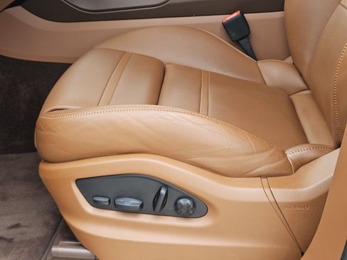 Certified 2022 Porsche Cayenne E-Hybrid AWD/4WD image 23