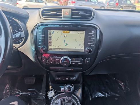 Used 2017 Kia Soul + FWD image 12