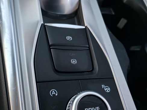 Used 2020 Ford Explorer Platinum w/ Premium Technology Package image 28