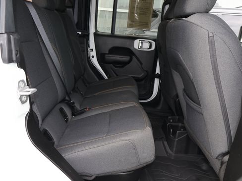 Used 2025 Jeep Gladiator Sport image 20