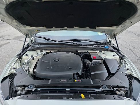 Used 2020 Volvo V60 T5 Cross Country image 14