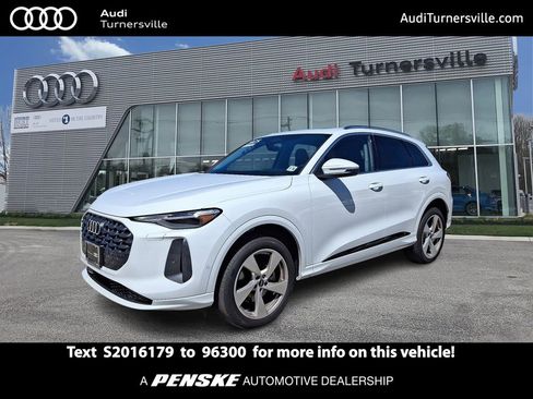 Certified 2025 Audi Q5 Premium Plus AWD/4WD image 1
