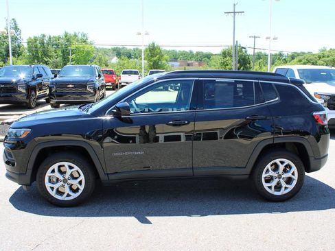 Used 2025 Jeep Compass Latitude AWD/4WD image 22