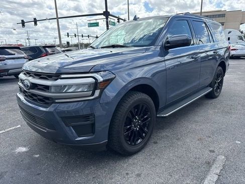 Used 2022 Ford Expedition XLT image 2