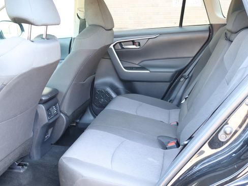 Used 2025 Toyota RAV4 XLE FWD image 16