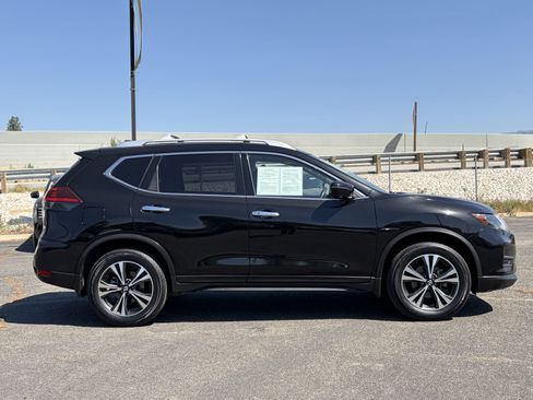 Used 2019 Nissan Rogue SV w/ Sun & Sound Touring Package AWD/4WD image 2