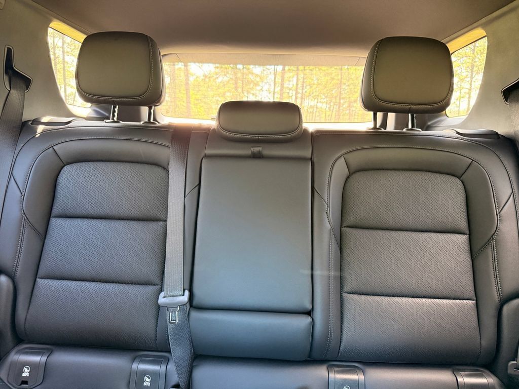 New 2027 Chevrolet Equinox LT w/ Convenience Package II FWD image 28