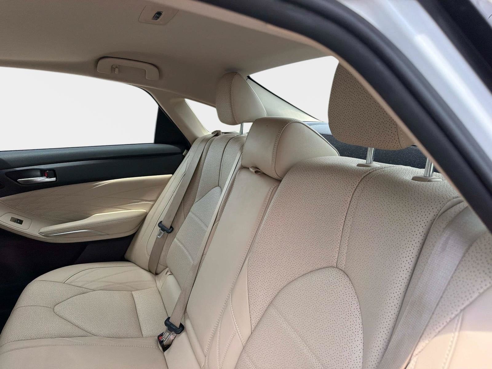 Used 2019 Toyota Avalon Limited FWD image 13